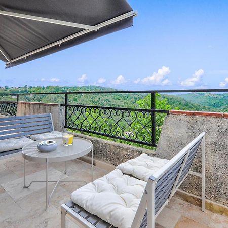 Awesome Apartment In Saint-Jeannet With Kitchen Exterior foto